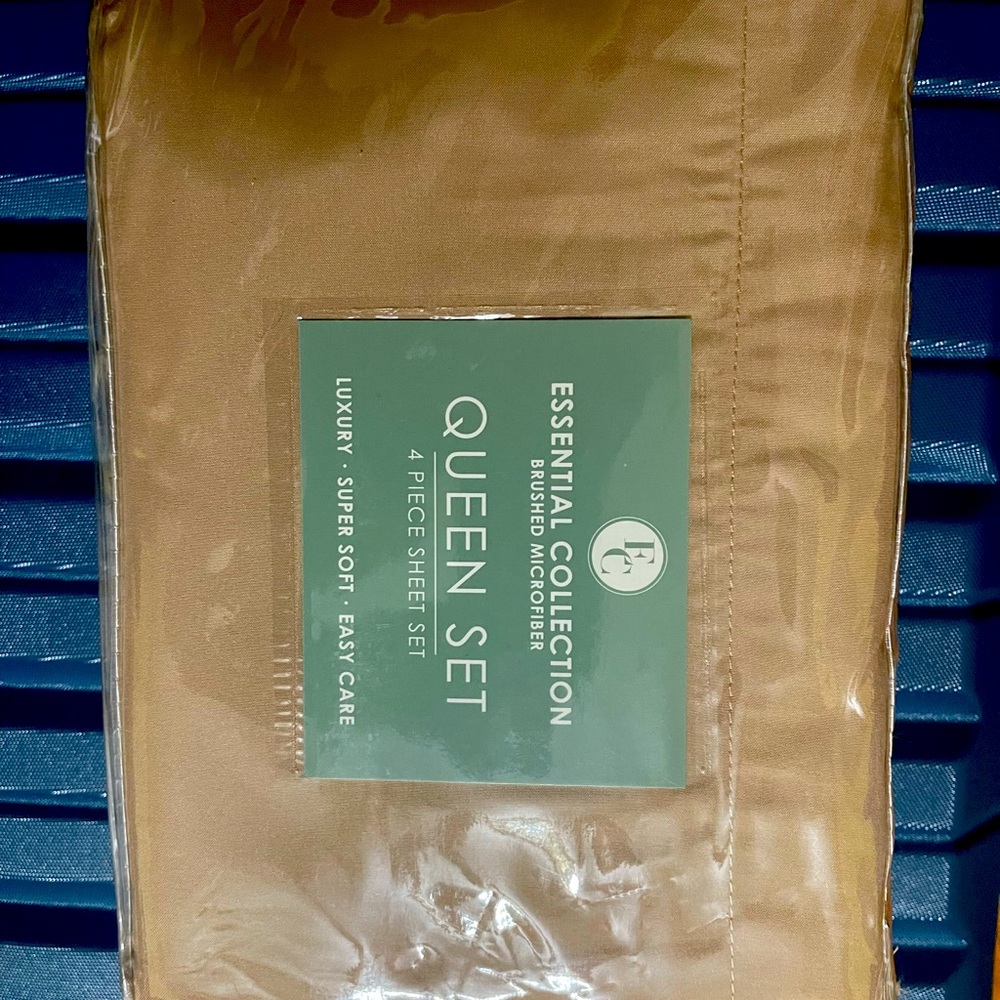Essential Collection Luxury Sheet Set - Picture 2 of 2